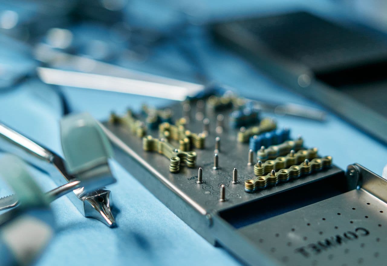 Orthopedic Locking Plates & Screws